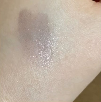 LUNASOL グラムウィンクジュエリーのクチコミ「こんにちは😃
今回はルナソルの以前限定で出たラメパウダーを紹介します。
🌹LUNASOL グ.....」(3枚目)