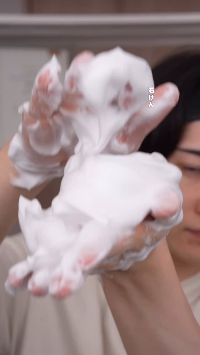 みたいだいすけ先生に日焼け止めの疑問を聞いてみました✨
@mitsui_daisuke3 

Q1. みついさんの
日焼け止めの選び方は？

Q2. みついさんの
推しの日焼け止めは？

Q3. 石けんでオフできる！
って本当なの？

Q4