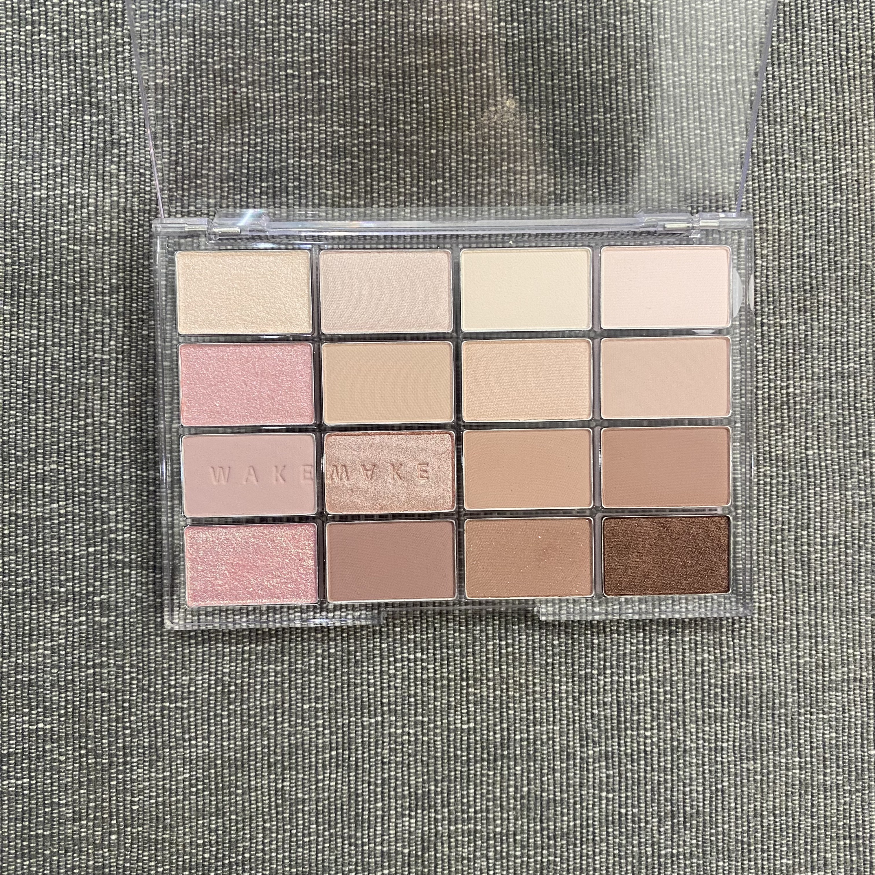 ソフトブラーリングアイパレット/wakemake/アイシャドウパレットを使ったクチコミ（1枚目）