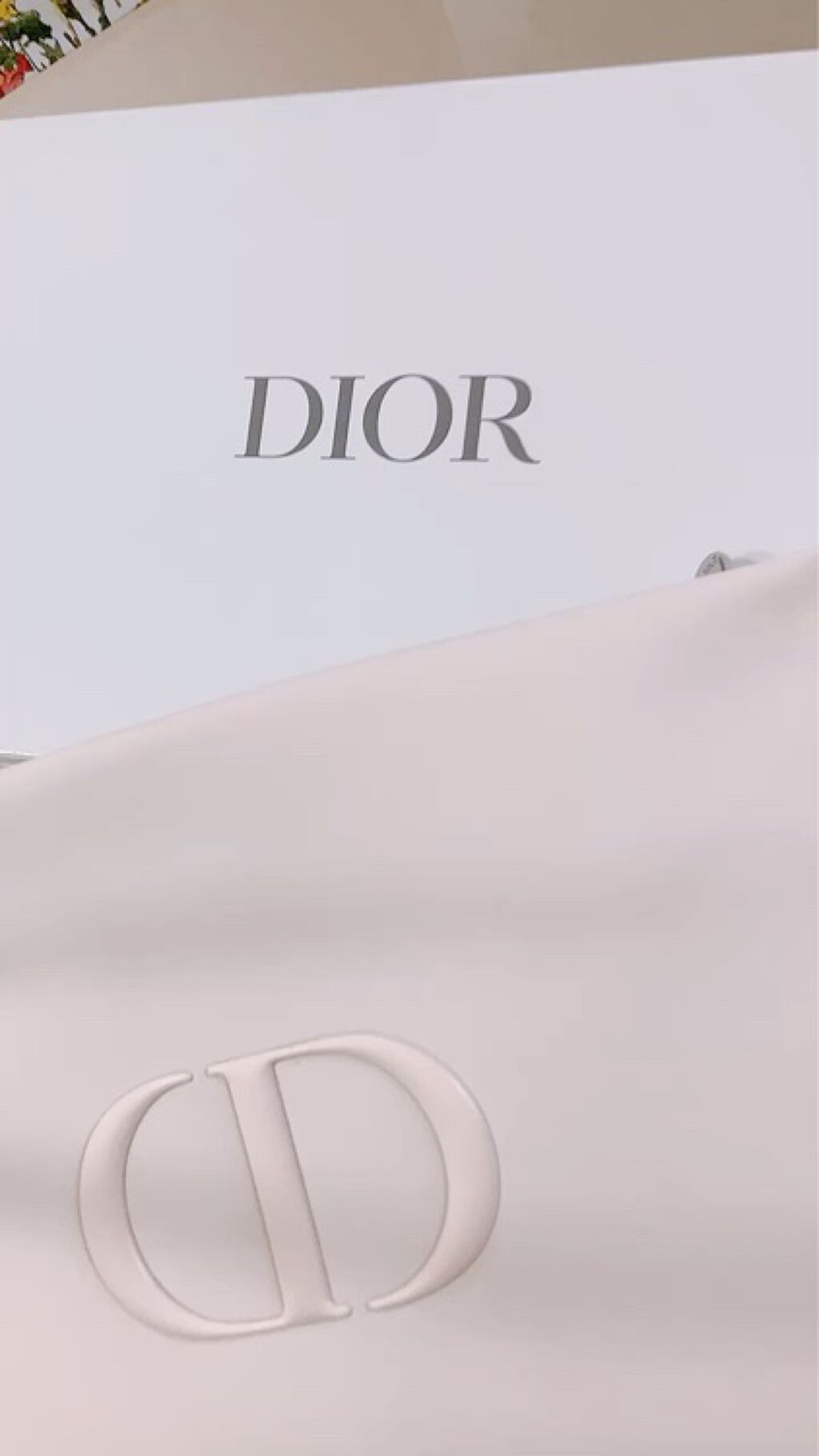 ノベルティでもらったポーチ紹介♡
ディオールスキン フォーエヴァー クッション パウダーとサンク クルール クチュールを購入した際に頂いたポーチが、なんだか可愛かったので紹介しますー！

ひらべったくて合皮っぽい素材なのにちょっとふわっとし