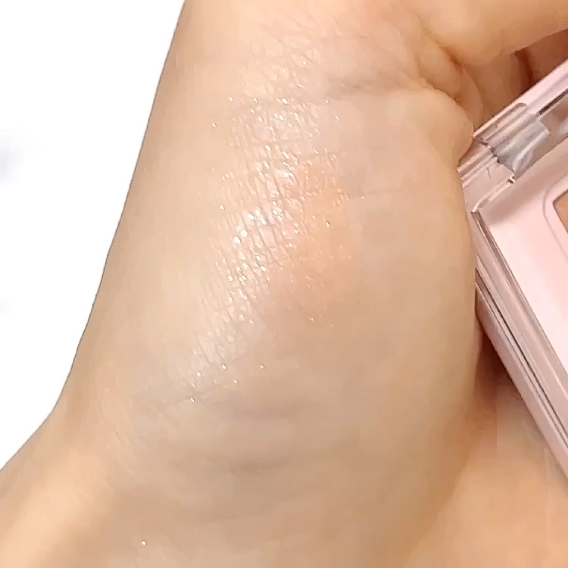 フーミー シングルラメシャドウ/WHOMEE/単色アイシャドウを使ったクチコミ（3枚目）