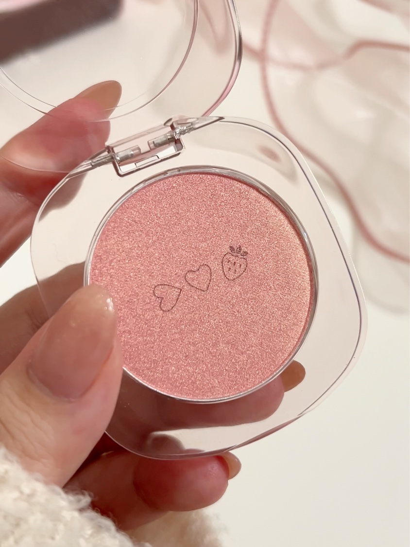 A.chi シュガービームハイライターのクチコミ「文字なしでもっとわかりやすい質感を見たい方はこれ

伝わりますかこの艶……

※投稿義務なしの.....」（1枚目）