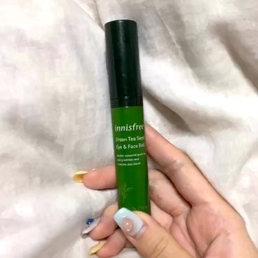 むくんだ朝、むくみたくない夜にコロコロ💭

innisfreeのグリーンティーシード アイ＆フェイスボール

ボールタイプで、ころころ目の周りを優しく軽ーくマッサージできる美容液

むくんだ朝や、お酒を