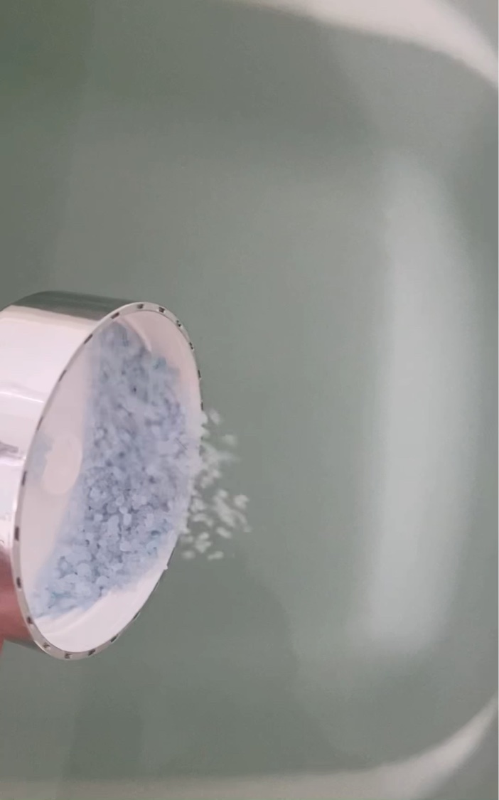 サムシングピュアブルー セント　バスソルト/JILL STUART/無機塩系入浴剤を使ったクチコミ（3枚目）