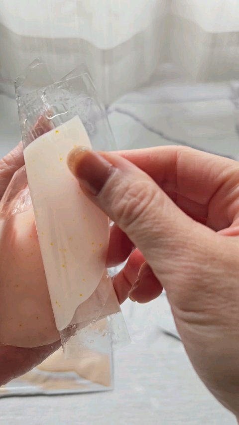 レチノール コラーゲン オーバーナイト マスク/P.CALM/シートマスク・パックの動画クチコミ3つ目