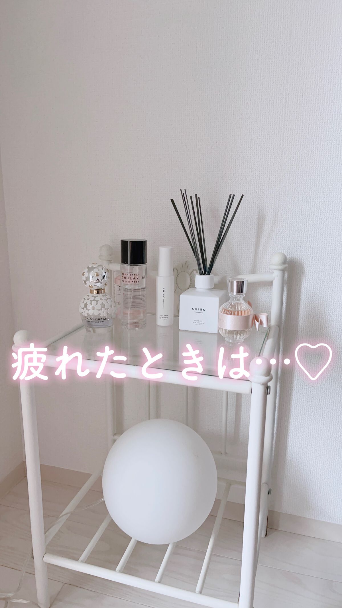 私の香水コレクション🪞💫

仕事で疲れたときは、この癒しスポットを眺めて
癒されながら寝落ちしてます…🤤笑


最近よく使ってるのは
☑︎コスメデコルテ キモノ ユイ
☑︎レイヤードフレグランス フレッシュペア
☑︎SHIRO アール