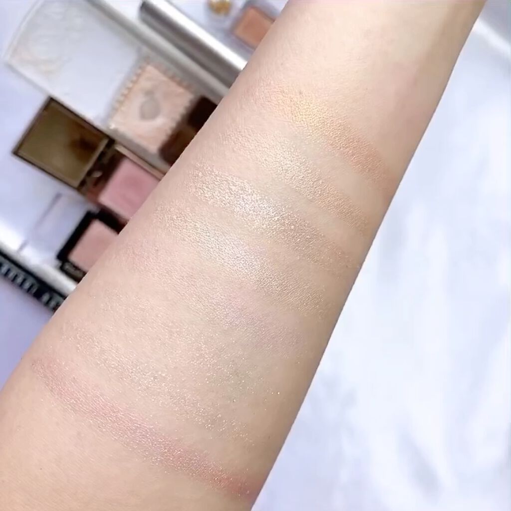 ライティングアイズ/LUNASOL/単色アイシャドウの動画クチコミ1つ目