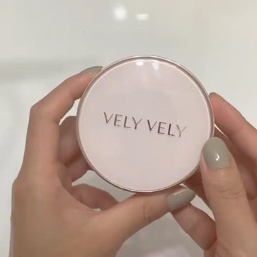 VELY VELY はちみつツヤ肌クッションファンデのクチコミ「水光肌づくりは、VELYVELYのクッションファンデ一択✨❄️

ツヤ肌ファンデとして人気の
.....」（2枚目）