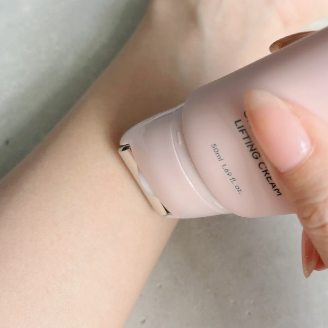 シカコラーゲンリフティングクリーム/be wants/フェイスクリームの動画クチコミ2つ目