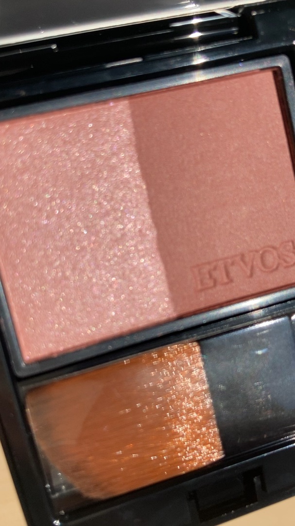 ミネラルプレストチーク/エトヴォス/パウダーチークの動画クチコミ1つ目