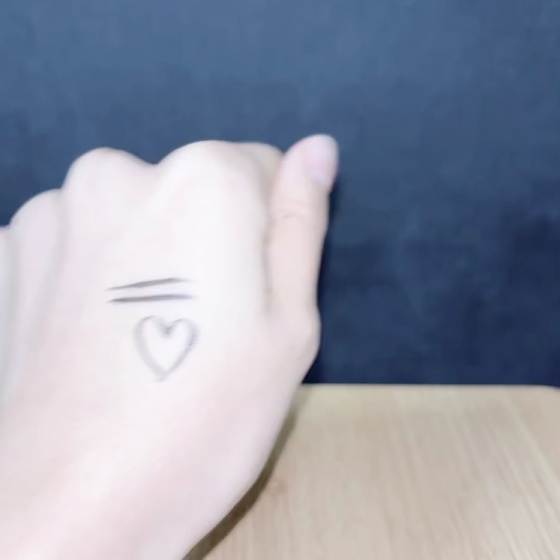 アイズペンライナー/Hevvy Makeup/リキッドアイライナーの動画クチコミ1つ目