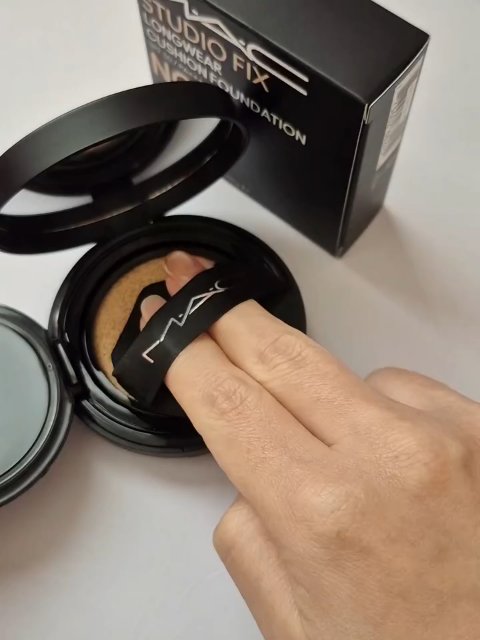 スタジオ フィックス ロングウエア クッション ファンデーション SPF 50/M・A・C/クッションファンデーションを使ったクチコミ（2枚目）