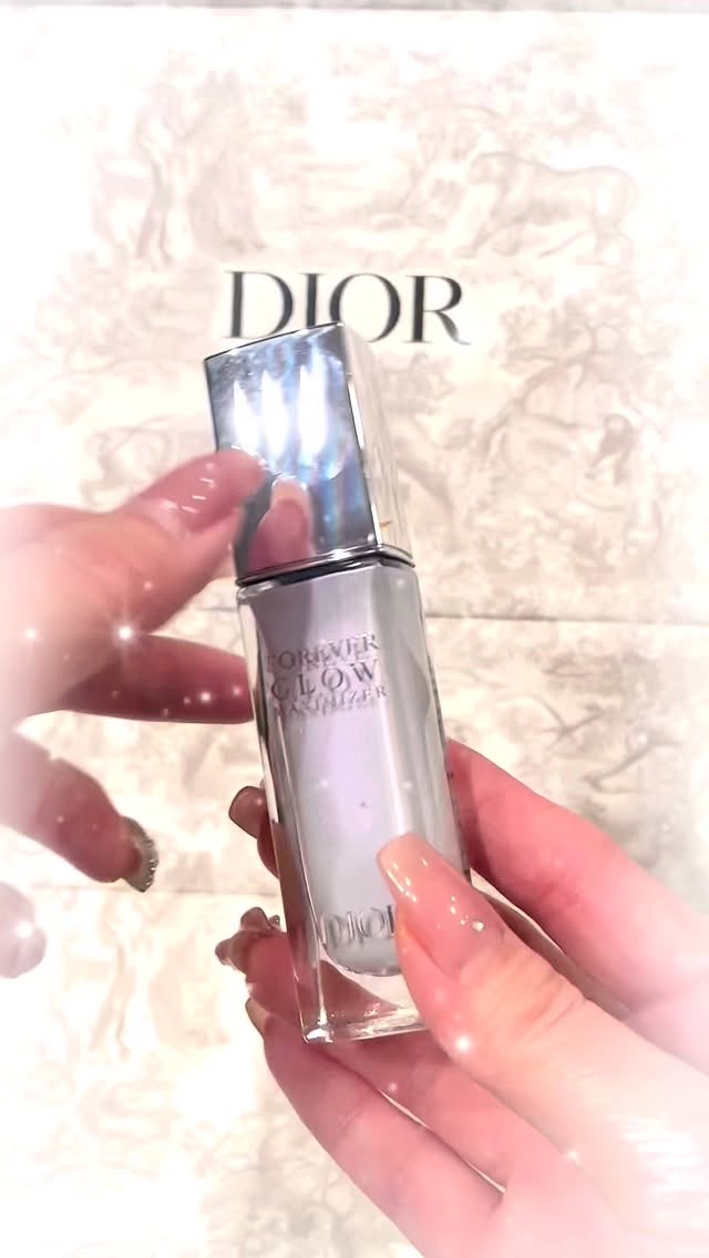 ディオールスキン フォーエヴァー グロウ マキシマイザー
光を自由自在に操るリキッド ハイライター
100 シュガー アイシング (スプリング コレクション 2026 限定色)

2026年1月1日発売だった✨残り少ないとこ滑り込み購入⊂(