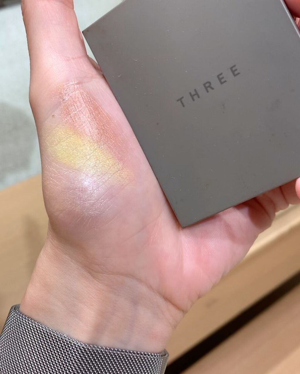 THREE シマリング グロー デュオ/THREE/クリームハイライトを使ったクチコミ（3枚目）