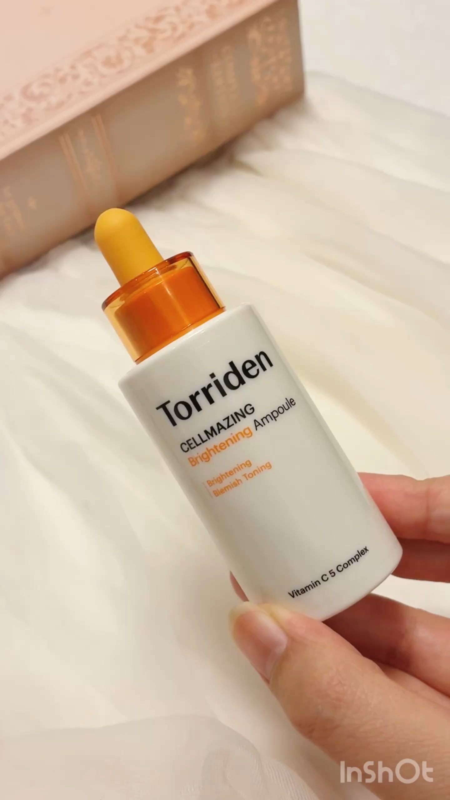 TorridenCトリデン）
セルメイジングビタC
ブライトニングアンプ30ml

乾燥によるくすみ・キメにアプローチし、パッと明るい肌印象へ
毎日負担なく使えるデイリーアンプル
すこしとろみある
テクスチャーですが
肌馴染みがよく
べたつ