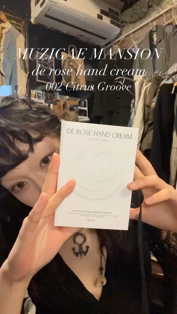 ・
MUZIGAE MANSION ( @muzigae_mansion_jp )
de rose hand cream
002 Citrus Groove
・
・
だいすきなMUZIGAE MANSIONから、初のパフュームハンドクリーム