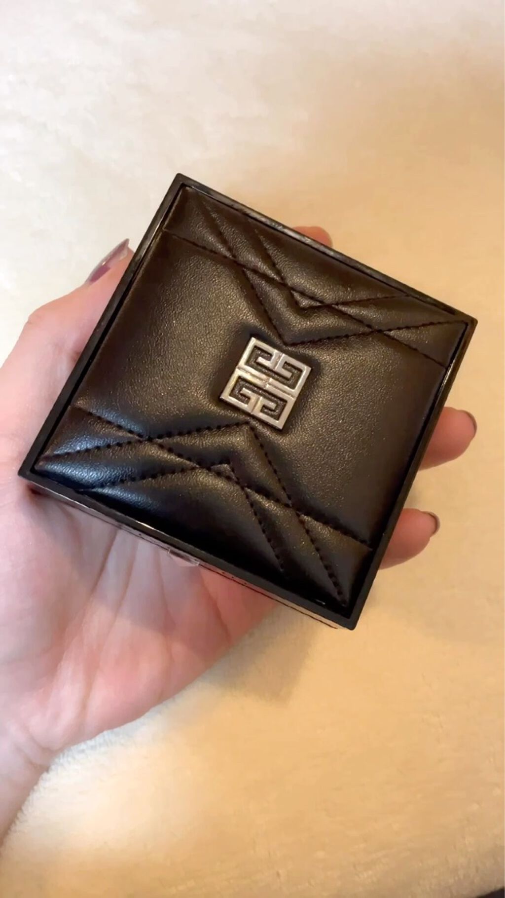 タン・クチュール・クッション/GIVENCHY/クッションファンデーションの動画クチコミ1つ目