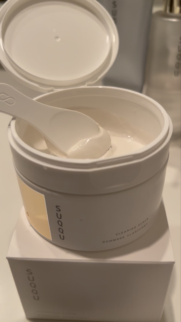  SUQQU（スック）クリアリングスクラブ
税込価格4,950円 100g

SUQQUのスキンケア大好きすぎて
新作が出るたびにワクワクしてる。
だってパケも高級感ある上に効果も期待できちゃうから。

サンプル使用⇨なにこれ...
スクラ