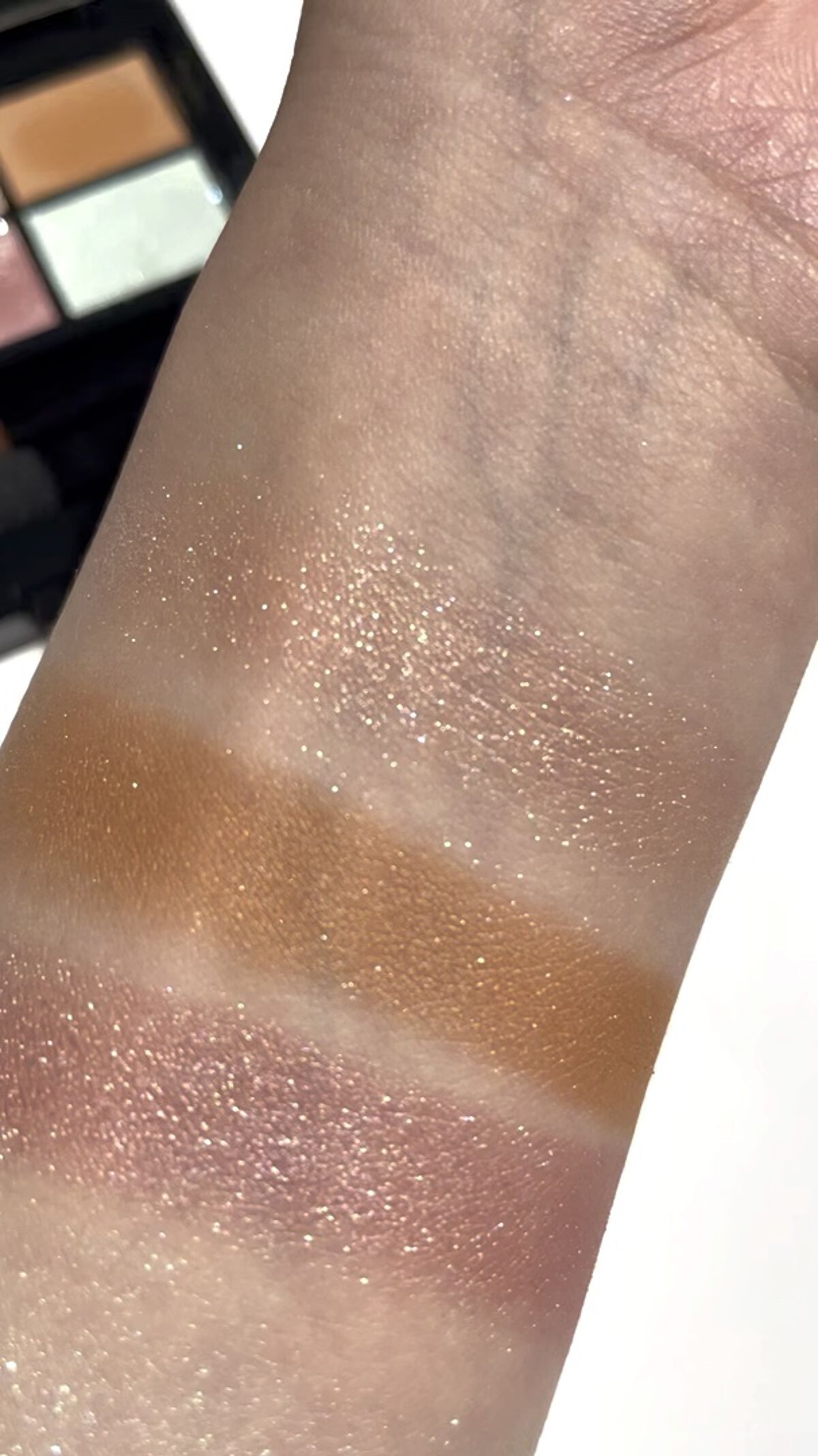 ミネラルクラッシィシャドー/エトヴォス/アイシャドウパレットの人気ショート動画