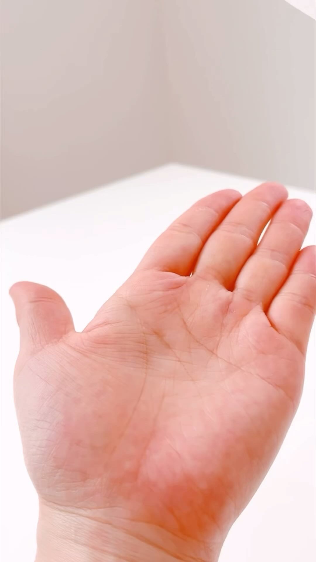 フィー クッションガラス ナチュラル/fwee/クッションファンデーションの人気ショート動画