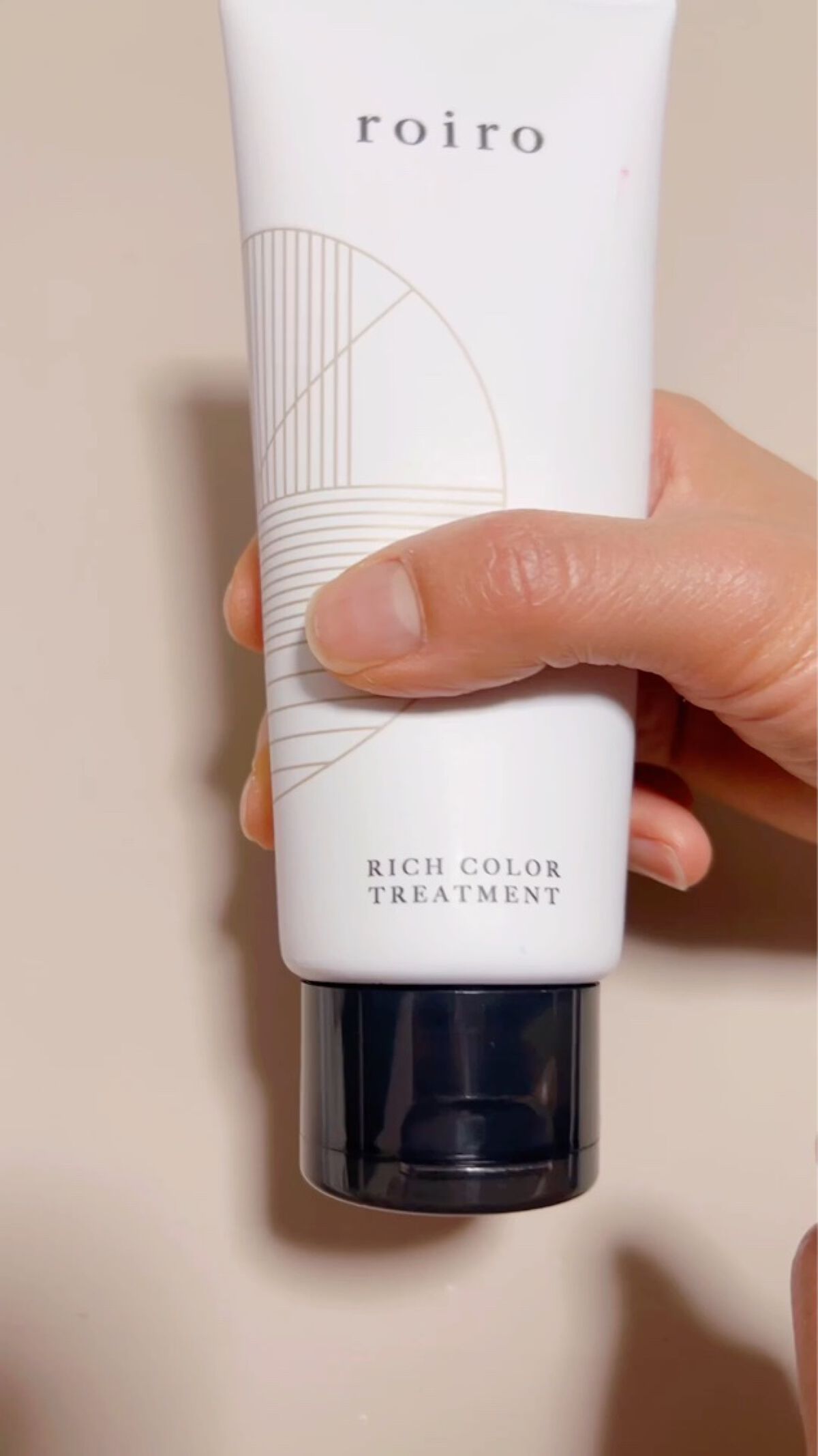 roiro リッチカラートリートメントのクチコミ「roiro
リッチカラートリートメント　ライトカラー8C



《ハリコシのある大人のうるツヤ.....」（3枚目）