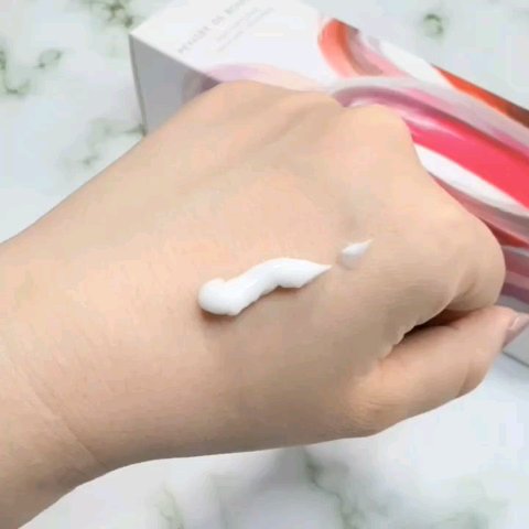 ボディエマルション モイスト＆トリート/パンセ ド ブーケ/ボディローションの動画クチコミ1つ目