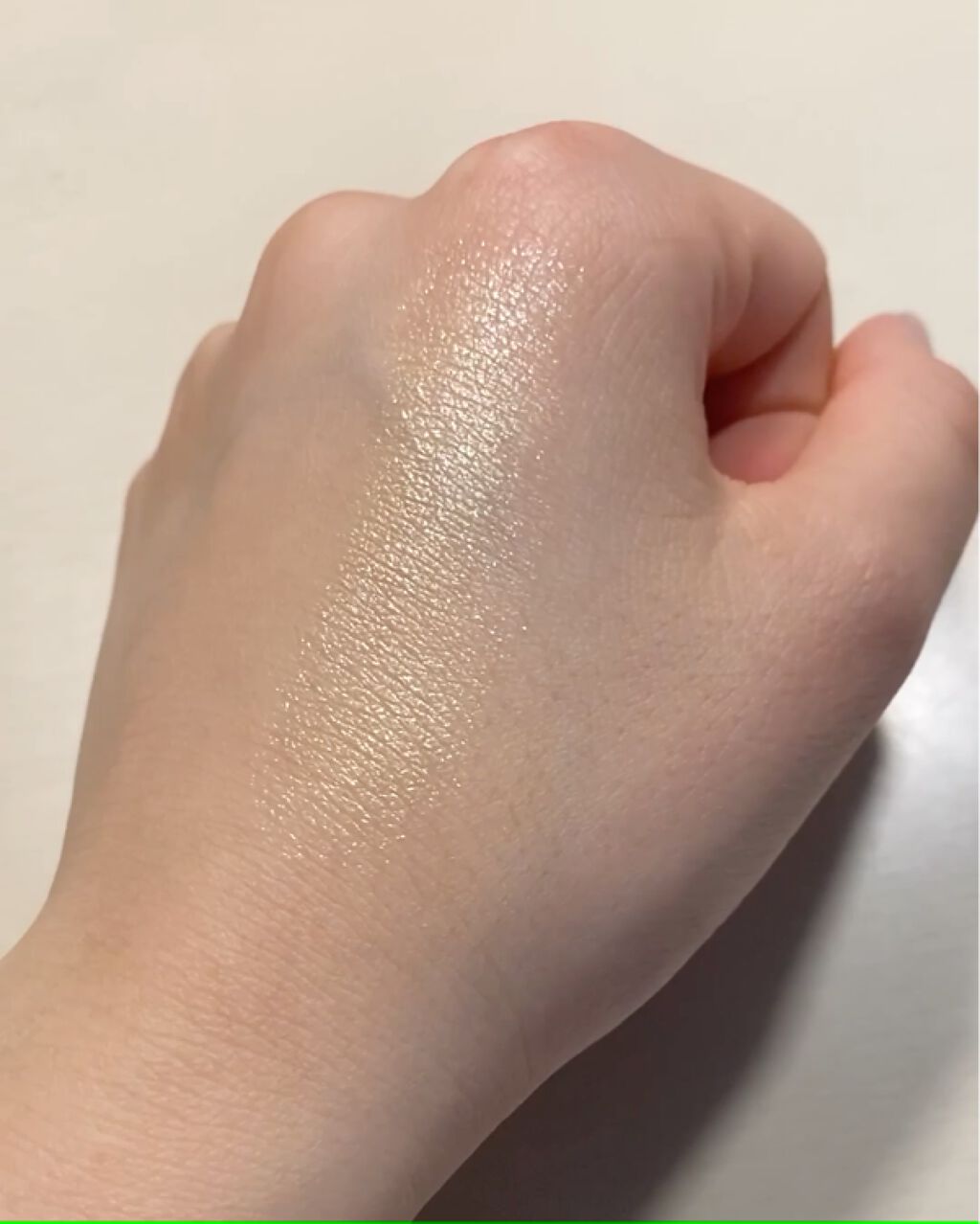 UR GLAM　POWDER EYESHADOW/U R GLAM/単色アイシャドウの動画クチコミ2つ目