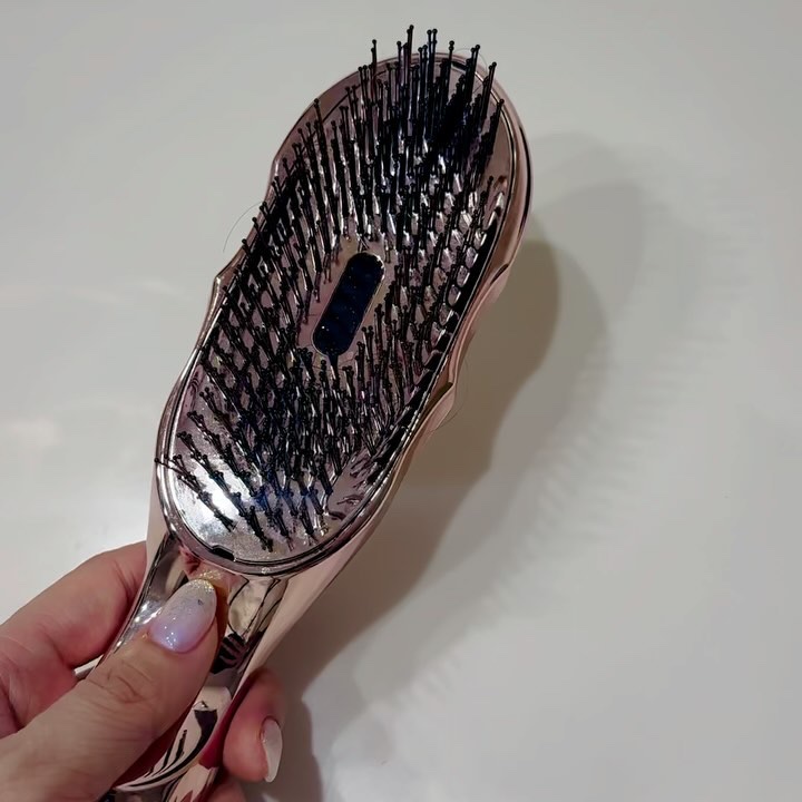 イオンケアブラシプレミアム/ReFa/スカルプブラシを使ったクチコミ（2枚目）