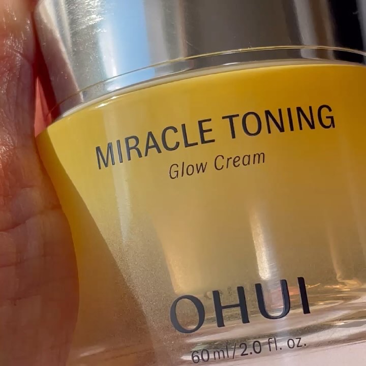 ミラクルトーニンググロークリーム/OHUI/フェイスクリームを使ったクチコミ（3枚目）