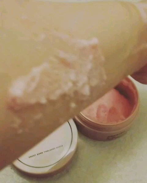 Q+Me スウィート ボム タラソ スクラブ/AGARISM/バストケア・ヒップケアを使ったクチコミ（2枚目）