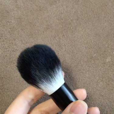 UR GLAM　EYESHADOW BRUSH A/U R GLAM/メイクブラシを使ったクチコミ（2枚目）