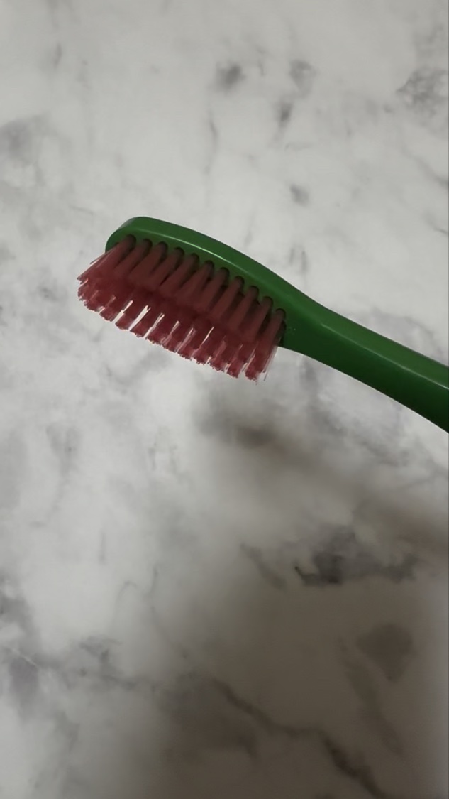 EUTHYMOL レギュラー歯ブラシのクチコミ「好き

お気に入りの歯ブラシに出会い、最寄だと1カ所しか売っている場所がないので近場で売ってい.....」（2枚目）