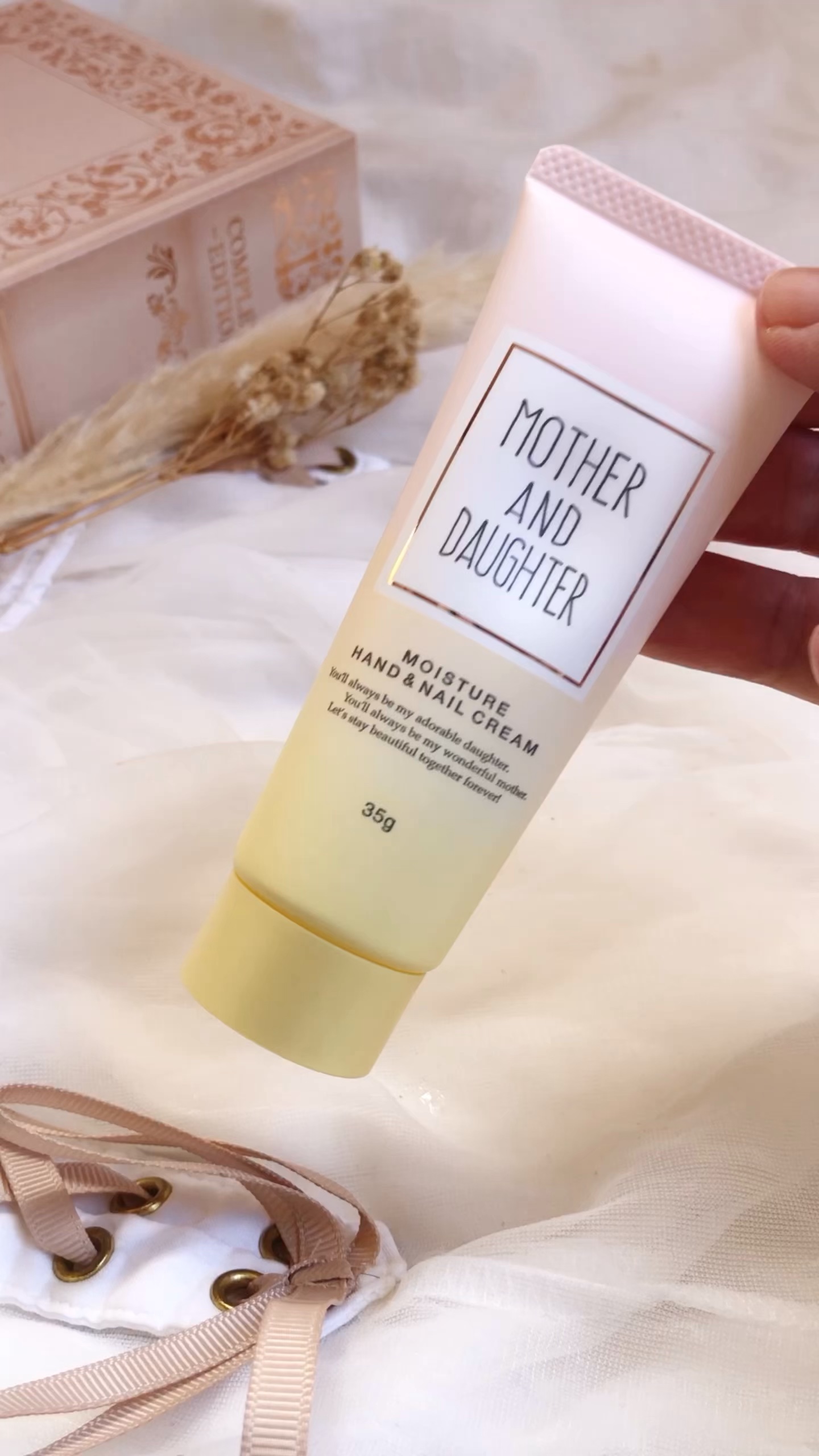 モイスチャーハンド＆ネイルクリーム ピーチジャスミンの香り/Mother&Daughter/ネイルオイル・トリートメントの動画クチコミ1つ目