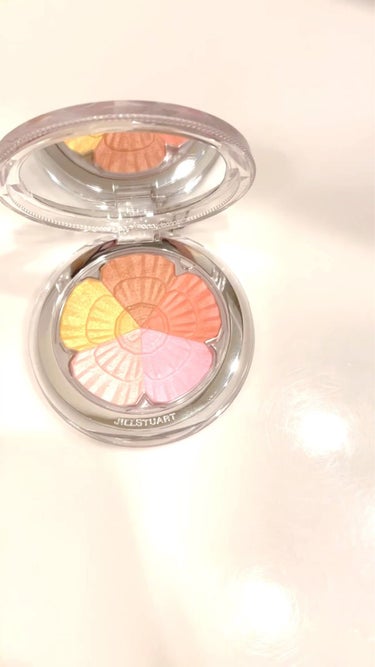 かわいすぎるJILL STUART💍
限定色のsunset zinniaです！
オレンジが強すぎずかわいく発色してくれるので毎日使ってます🙋‍♀️
落ちづらいのもヨシ！

JILL STUART　ブルー