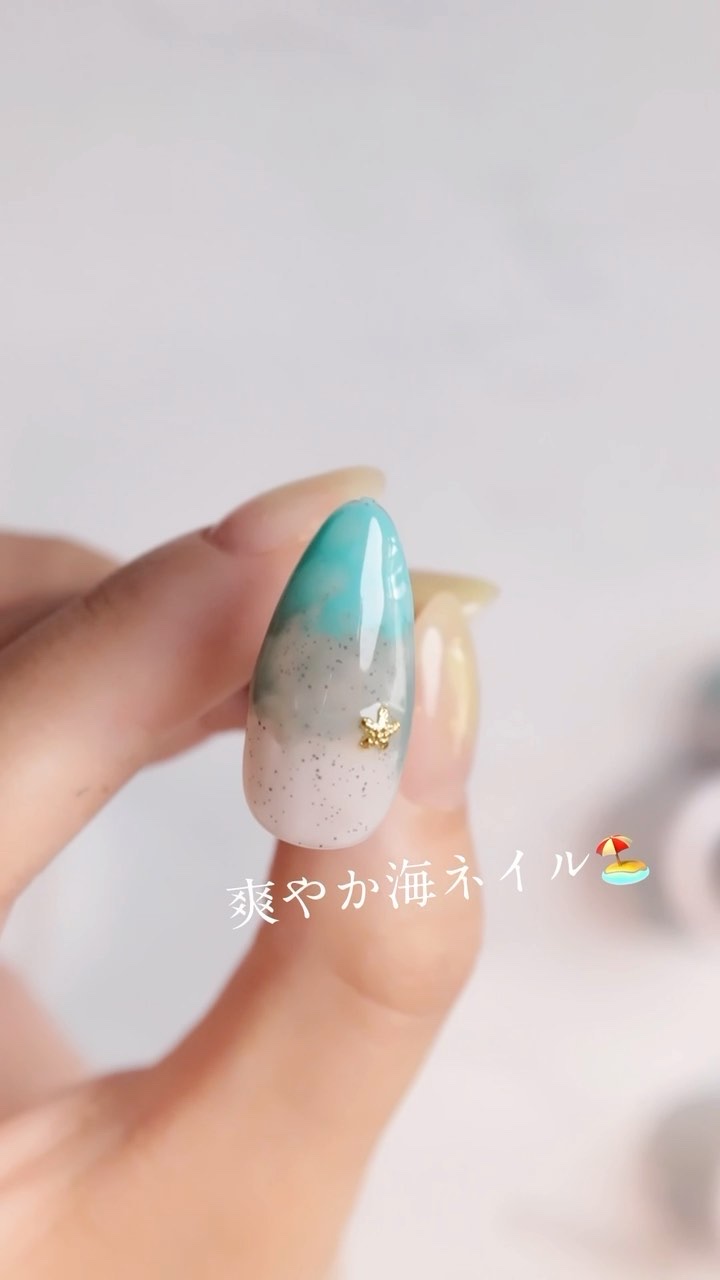 爽やか海ネイル🏝️

最近暑すぎるからネイルだけでも涼しげに✨
はっきりしたカラー使うことあんまりないから楽しかったー🤍

斜めに塗るのも良さそう☺️
.

▼使用カラー

ダイソー
サンドアイボリー

ダイソー
ターコイズブルー

ダ