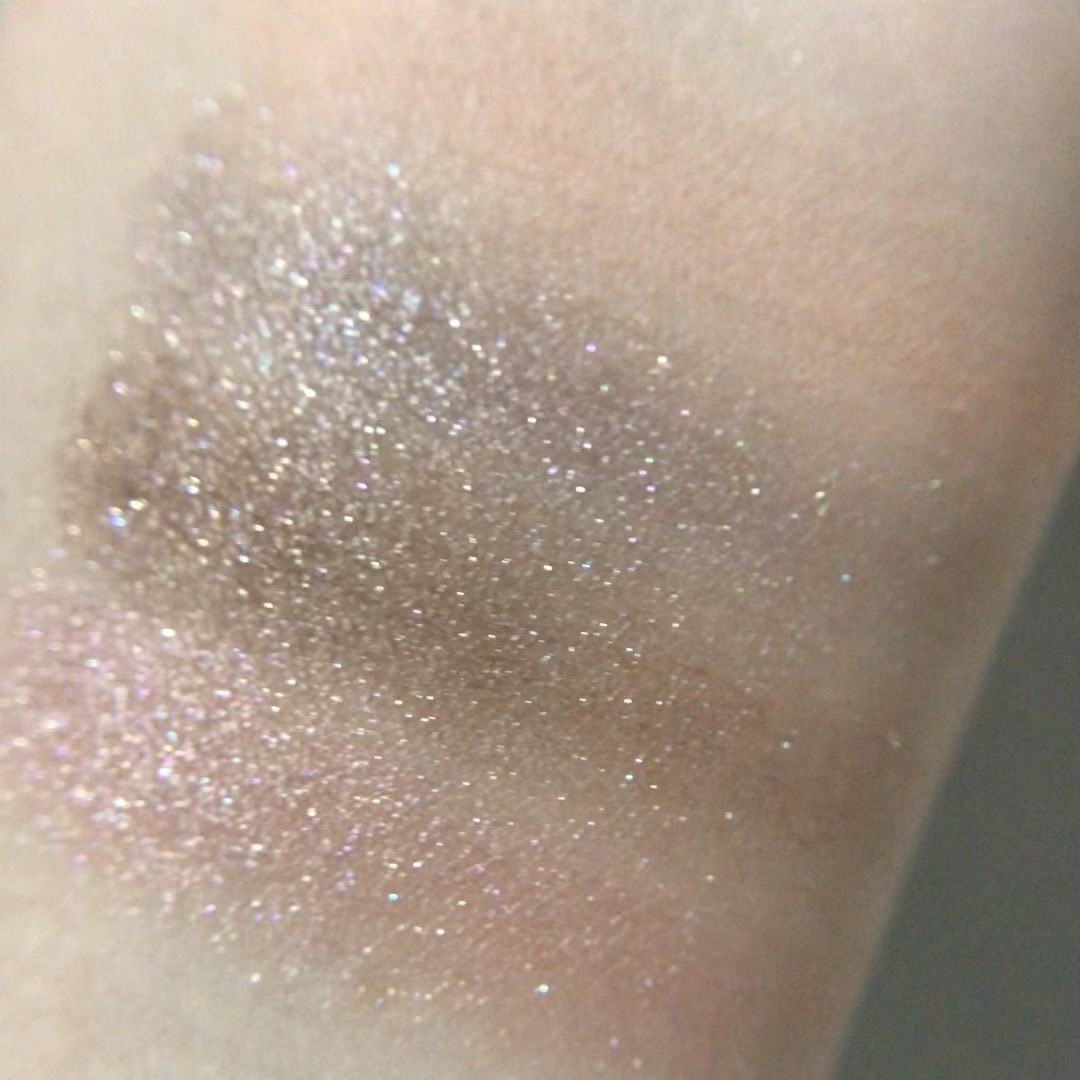 ピュア クラリティ シアー アイシャドウ/est/アイシャドウパレットを使ったクチコミ（3枚目）