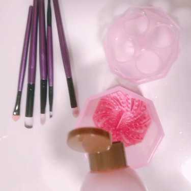 メイクブラシ専用クリーナー/DAISO/その他化粧小物を使ったクチコミ（3枚目）