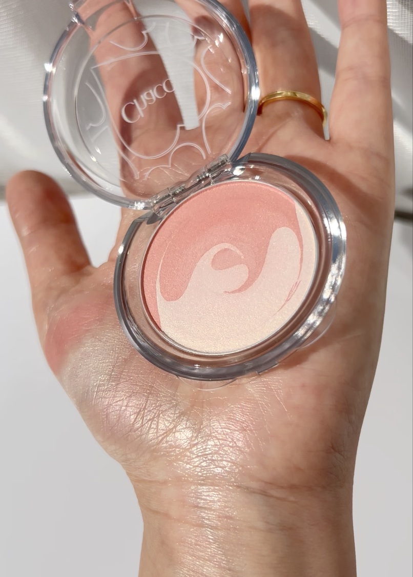 ピュアホットチーク/チャコット・コスメティクス/パウダーチークの動画クチコミ2つ目