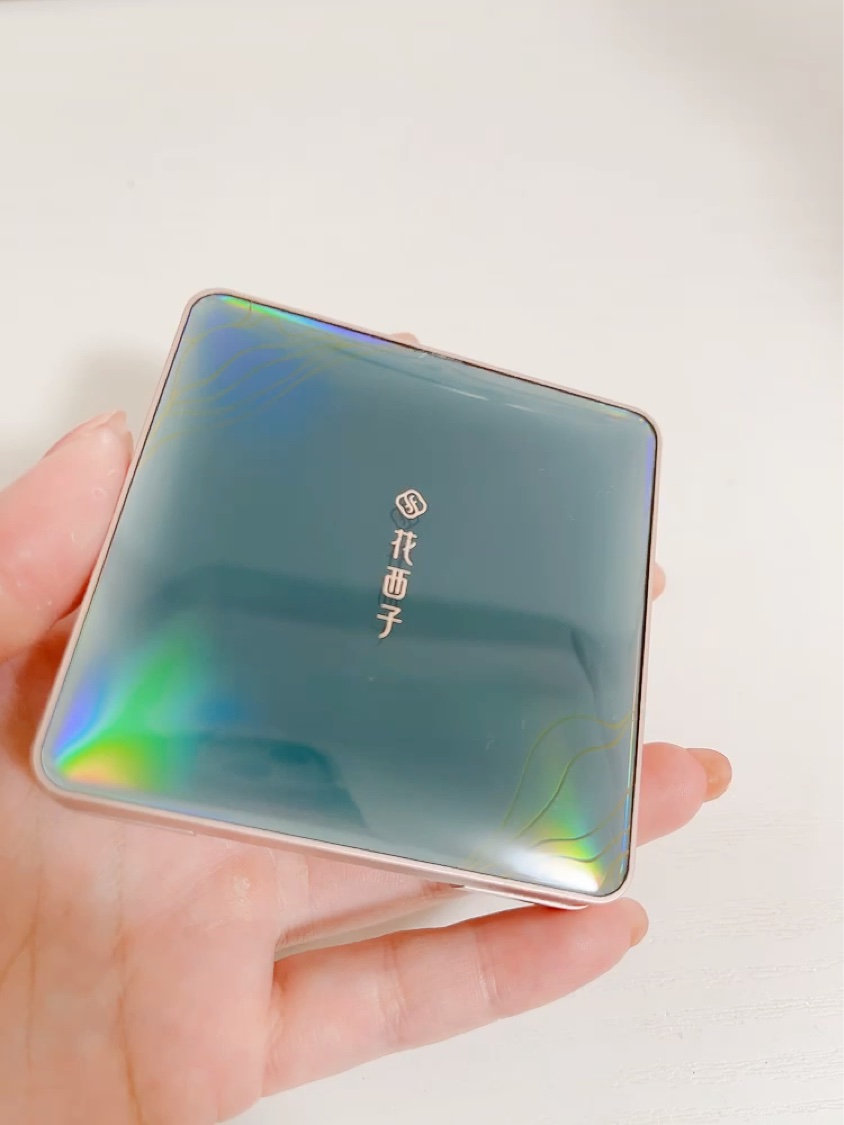 花西子 双花彫刻 ハイライトのクチコミ「華やかで極上の艶感ハイライト

花西子
双花彫刻 ハイライト
01 パールシャンパンゴールド
.....」（3枚目）