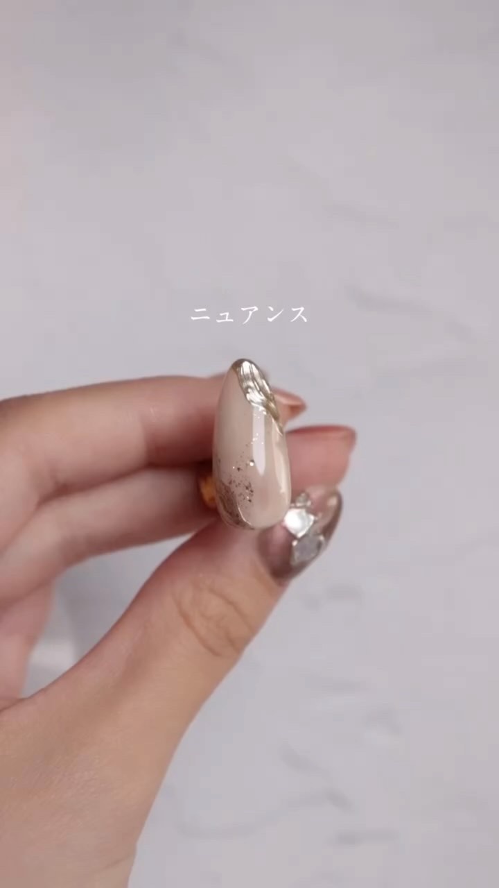 かんたんニュアンス

この色の組み合わせ、、好き🤍

ベースカラーの他に3色混ぜて作りました。
グリッター最初に塗ると奥行き出て可愛い
動画だとあんまり見えないけど🥲

グリッターはちょんちょんって塗ると
キラキラがしっかり着いてくれま