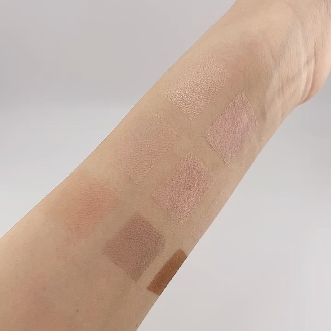 プレイカラーアイズ　ホイッピングクラウドコレクション/ETUDE/アイシャドウパレットの動画クチコミ5つ目