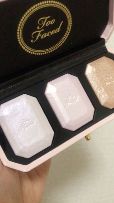 ボーン ディス ウェイ ターン アップ ザ ライト ハイライティング パレット ライト/Too Faced/プレストパウダーを使ったクチコミ（3枚目）