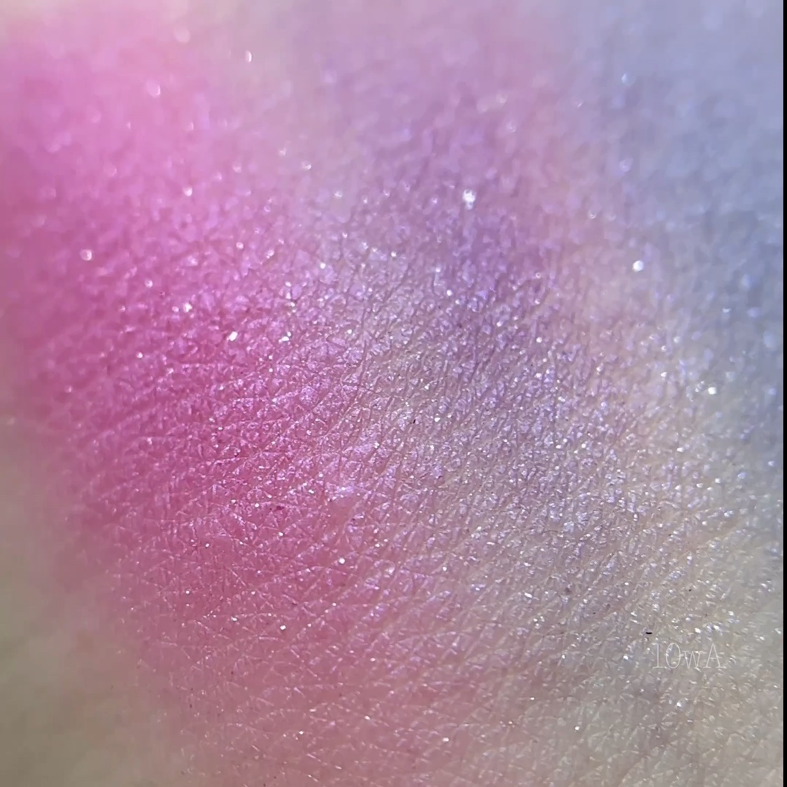 アナ スイ ヴィヴィッド アイカラー/ANNA SUI/パウダーアイシャドウの動画クチコミ1つ目