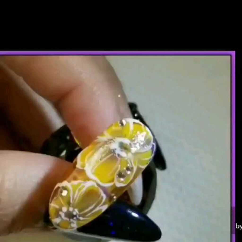 #ネイル,#ジェルネイル,#キラキラネイル,#ニュアンスフラワーネイル,#イエローネイル,#春ネイル,#スプリングネイルのネイルデザイン