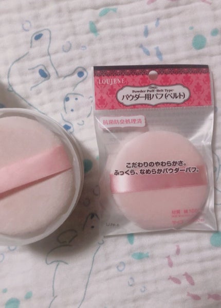 キャンドゥ LG パウダー用パフのクチコミ「セリアで購入したルージーン パウダー用パフ ベルトです。
いつもベビーパウダーを塗るときに使.....」(1枚目)