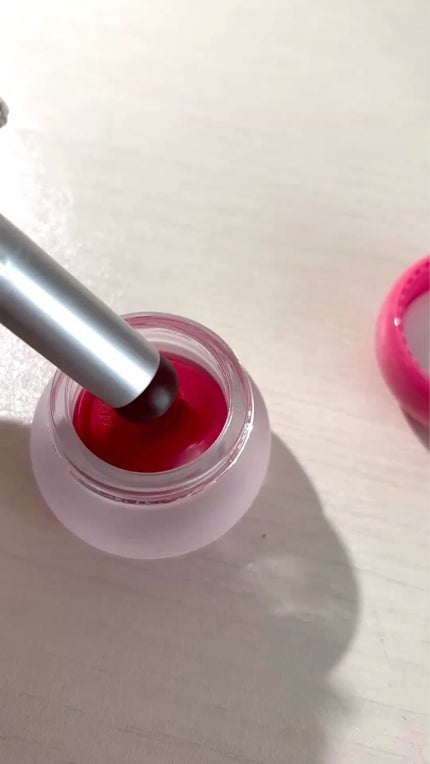まるるんꪔ͈̮ on LIPS 「#PK04fweeリップ&チーク私はブルベ夏だけど、薄めに塗っ..」(3枚目)