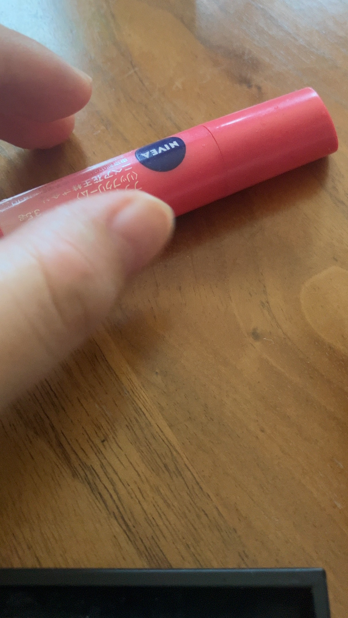 モイストピュアカラーリップ/ニベア/リップクリームの人気ショート動画