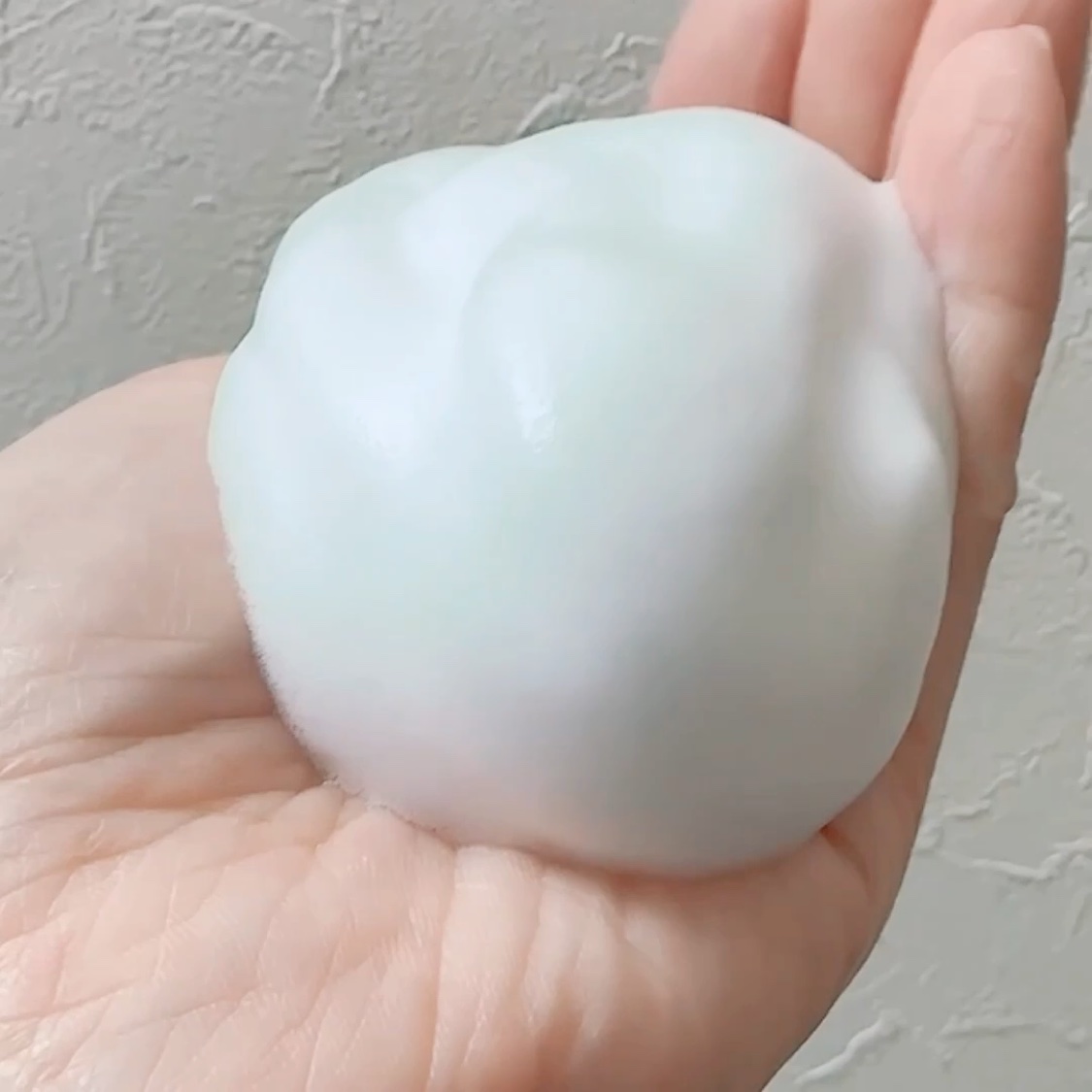 ボディソープ(桃の葉エキス配合)/ナイーブ/ボディソープの動画クチコミ1つ目