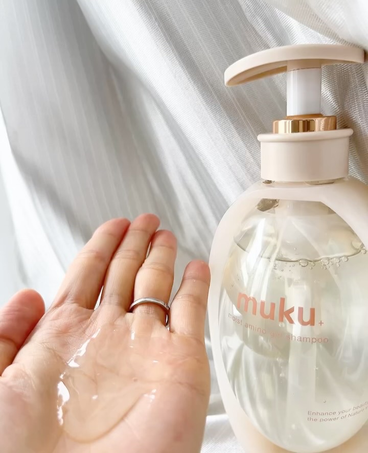 muku+ ムク+　モイスト　アミノジェル　シャンプー/ヘアトリートメントのクチコミ「.
この感触、初めてなシャンプー😍
そしてなにこのフォルム😍かわいい🩷
まずこのキュートなボト.....」（3枚目）