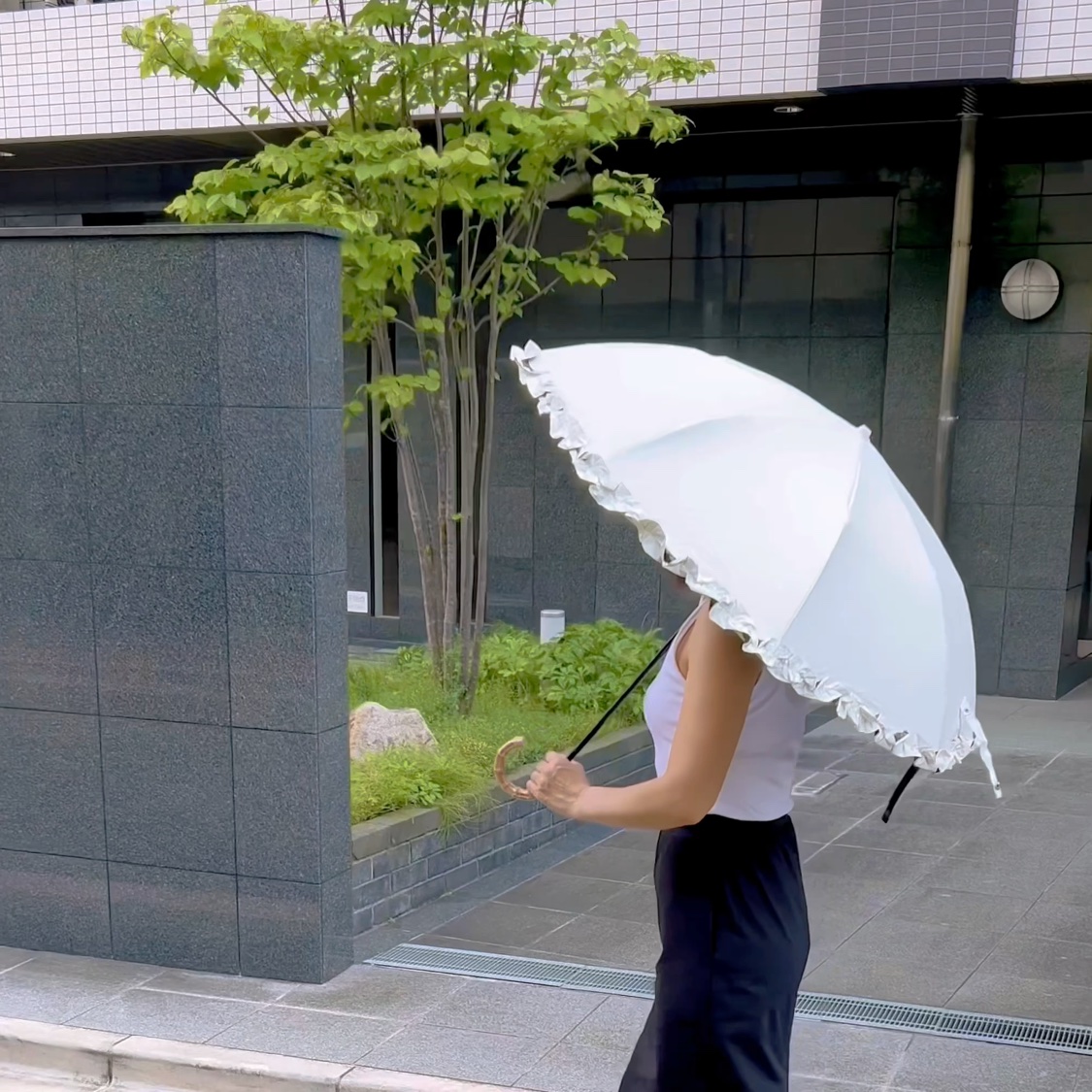 2Wayフリル折りたたみ日傘/MASHURO/日傘を使ったクチコミ（2枚目）